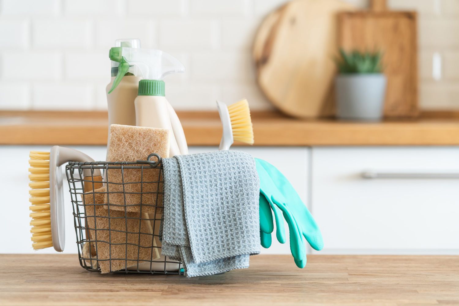 spring-cleaning-checklist-lead-getty-0323-2000-f41cb717819a4e858fb5188434f34f13